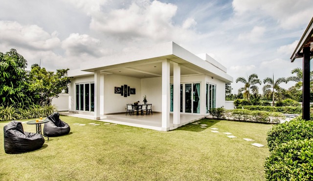 Luxury 2bedroom Pool Villa + free Sport & SPA in Sattahip