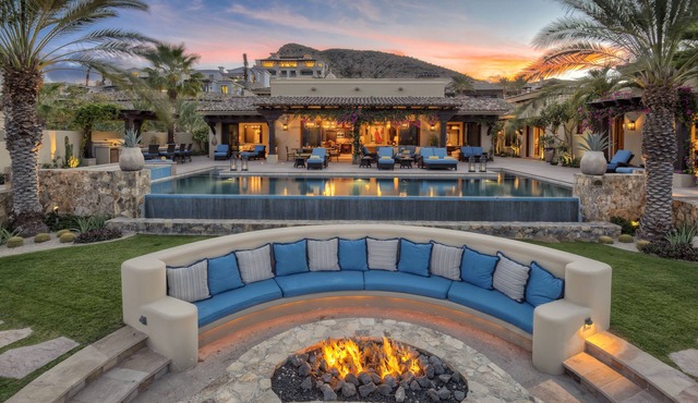 Luxury 6BR Villa W/Ocean View, Private Pool, Jacuzzi and more!