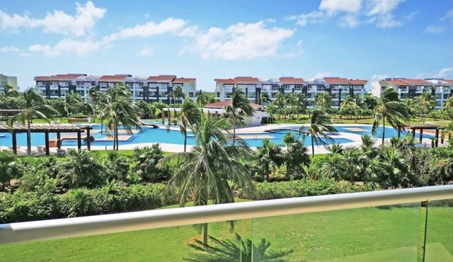 Luxury and Comfort for couples or families in front of the beach.