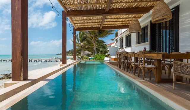 LUXURY BEACHFRONT VILLA Includes 3 Pools, Wifi, Best Snorkeling & Kayaking Bay
