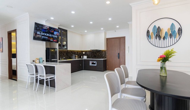 Luxury #Grand-Riverside 4BR #Pool#Netflix#Buivien#D4#Center#D1