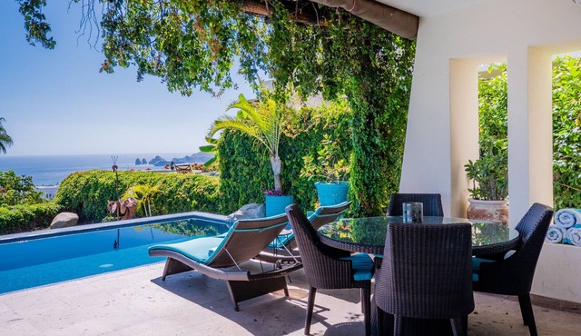 Luxury Ocean View Villa w/Pool & Cabo Arch Views Near Town