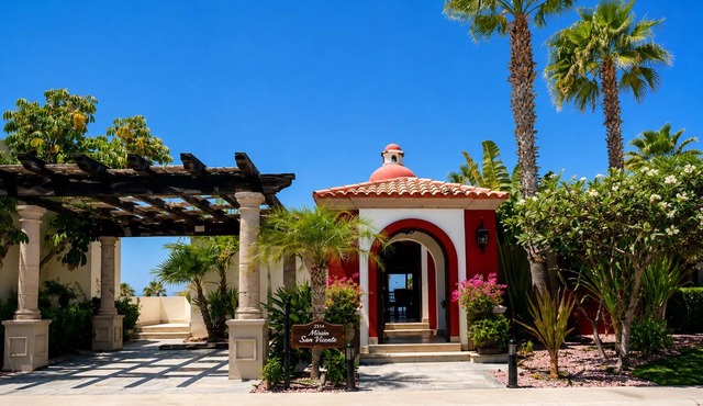 Luxury Oceanfront Getaway in Cabo San Lucas