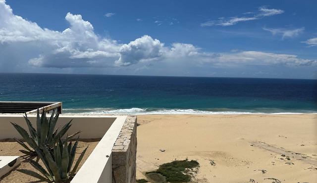 Luxury Spacious 4-bedroom condo in brilliant Cabo San Lucas w/hot tub