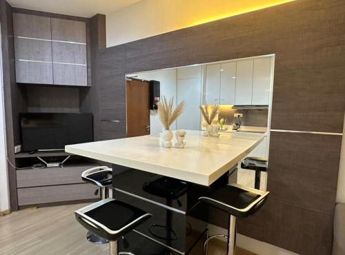 Luxury Suites 118 Island Plaza