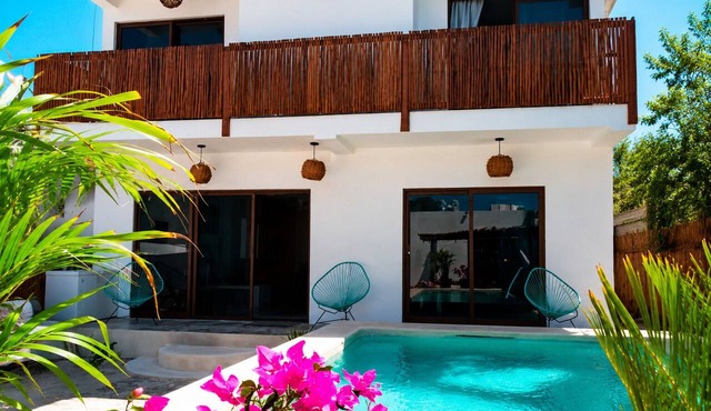 Luxury Villa Emma . Private Pool . Beach Club Access 4 King Suites Walk to the Beach