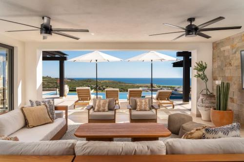 Luxury Villa with Infinity Pool and Ocean View