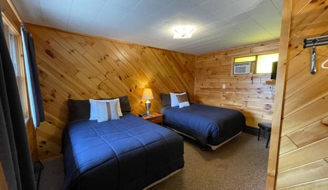 Lyons in Onaway - 2 Full Beds - Room 7 - Sleeps 4 in Onaway