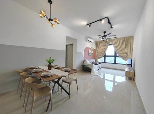 M Vertica New Lovely 3BR w 100mbps Wi-Fi
