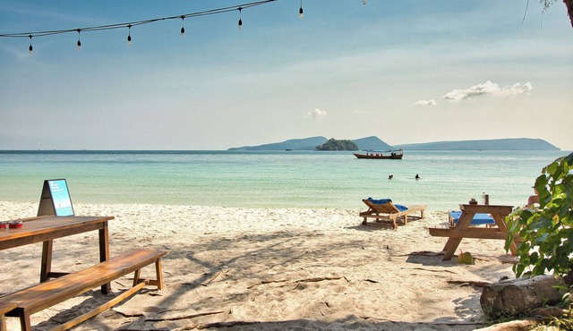 Mad Monkey Koh Rong