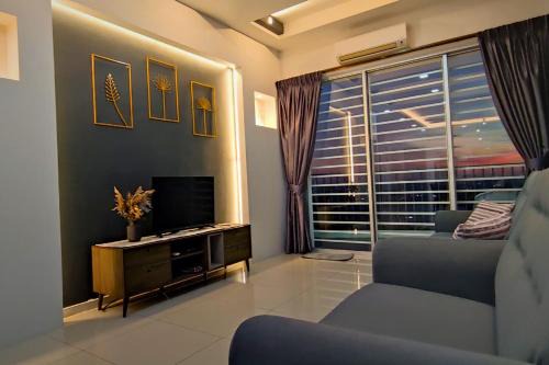 Majestic Sanctuary - Netflix -Sunset- Pool-2 Parking