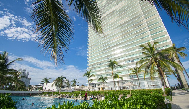 Mazatlan Ultimate Beachfront Luxury: Peninsula Tower Retreat - Perfect Getaway
