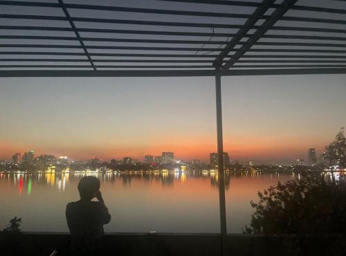 Mind Room Rooftop Lakeview Retreat in West Lake
