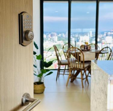 Modern 2BR Condo in Providencia, City Views, Pool & Gym