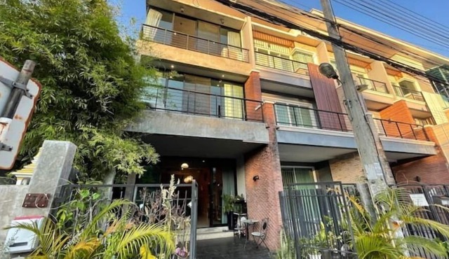Modern Loft Townhouse In Nimman (Quiet Street)