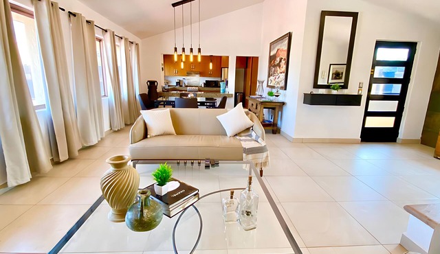 Modern 3-Bedroom Retreat in Ajijic - Walk To Everything-Private Gym-Pickleball