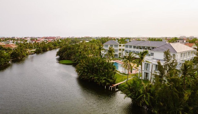 Moodhoian Riverside Resort & Spa