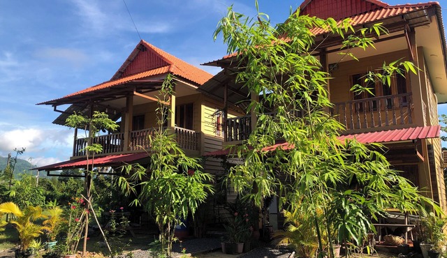 Mountain View House 120sqm 2 separate apartmnts car park spring water fiber WIFI