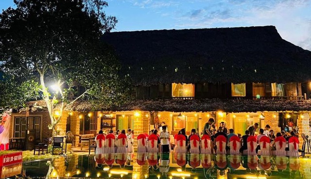 Nả Yên Retreat Lương Sơn Hòa Bình - Nhà sàn to