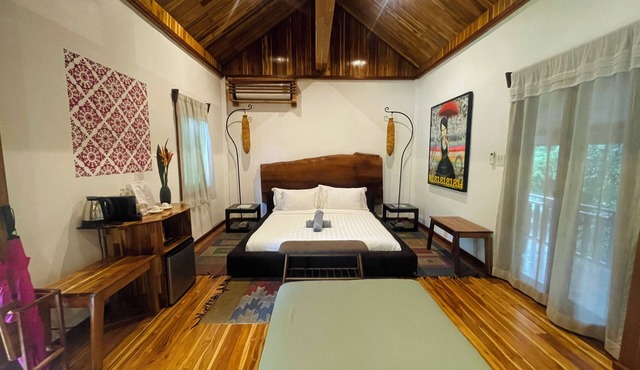 Namkhan Suite - Luxurious Suite facing the river