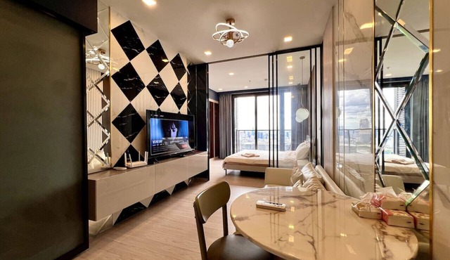 Near Jodd Fairs w/Skyview, Pool, Game Room &Walk to MRT
