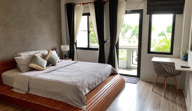 Near Royal Palace-GardenView Apt w Rooftop&Jacuzzi
