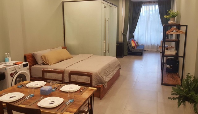 Near Royal Palace-GardenView Apt w Rooftop&Jacuzzi