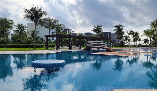 New Listing! Beautiful Condo with accesss to private beach