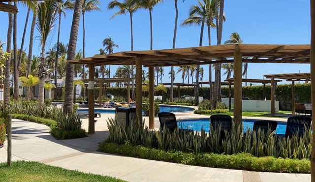 New Modern Decor Apartment Near Ocean
