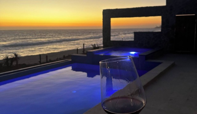 New Oceanfront 3 Bed Condo @ Cerritos Beach near Todos Santos & surfing WIFI A/C
