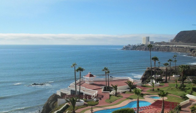 New remodel Oceanfront penthouse. 2 Ocean Front Patios, Secure Grounds