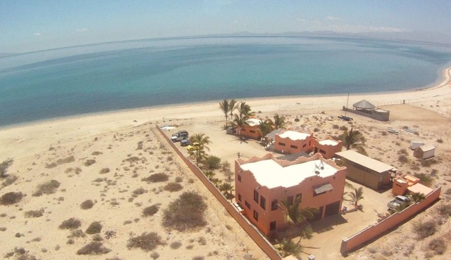 New studio queen casita with full kitchen and bath in El Sargento