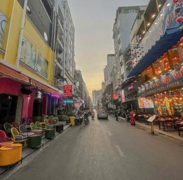 Nhà 4Brs 5wc Bùi Viện Quận 1