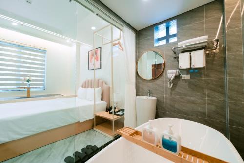 Nhật Tân Hotel VEC - Đông Anh