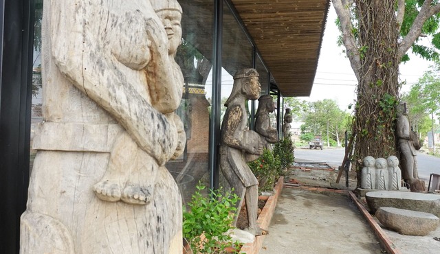 Nha Nghi Van Long Elephants