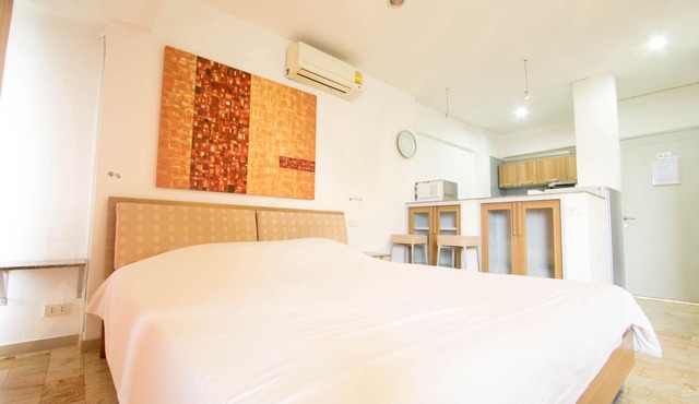 Night Bazaar Road - 40 Sqm - 3rd Floor - Work-From-Home w/Fully Fitted Kitchen
