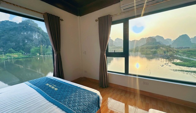 Ninh Binh homestay. view wonderful, the rice fields the pleasant lotus fragrance