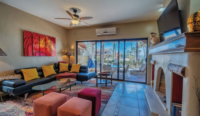 OCEAN FRONT VILLA! 3 KING Bedrooms, 3.5ba.! 1900sf! VIEWS! Sandy Beach! Slps 9