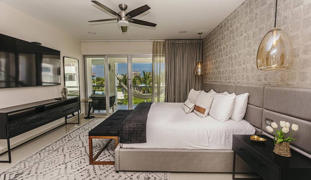 Ocean View 4 bedroom Apartment Beach Accesible 4,5 bath sleeps 10