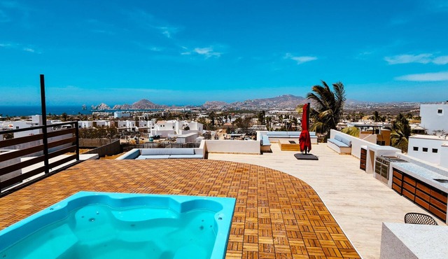Ocean-View Rooftop Oasis- Pool, Hot Tub, Fire Pits, 5 minutes to beach & DT Cabo