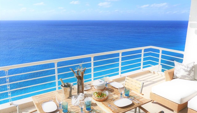 Oceanfront penthouse condo , stylish private 360 stunning views two terraces .