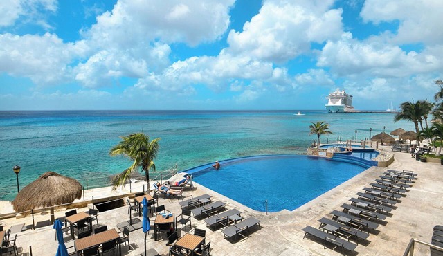 Oceanfront Condo w/Terrace, Pool at El Cantil 3CS