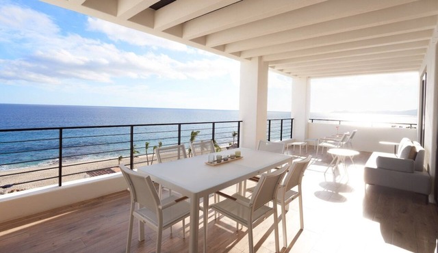 Oceanfront 3bd Penthouse with breathtaking views