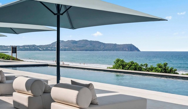 Oceanfront Apartment with Private Jacuzzi & Terrace