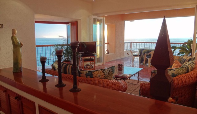 Oceanfront Condo On The Beach With Panoramic Views