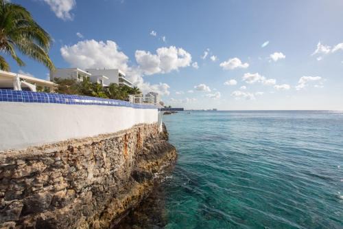 Oceanfront Escape Sunset Views and Caribbean Breeze