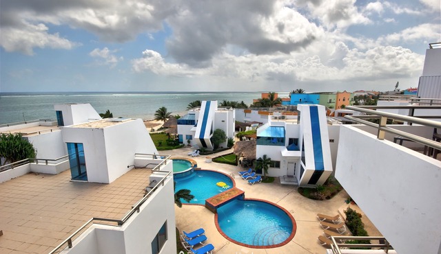 Oceanfront Luxury Townhome Condo Wifi 3 Smart TV'S Pool & Spa