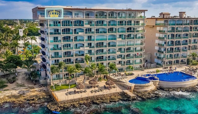 Oceanfront Penthouse | Private Hot Tub | Private Pier | Downtown