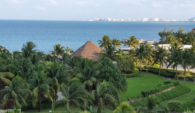 Oceanside, spectacular views, very big 2 bdr condo in Cancun
