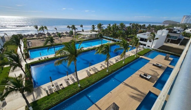 Oceanview Luxury Condo at Peninsula Mazatlán